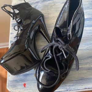 Black patent leather platform heel